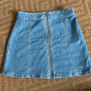 Denim skirt with zipper